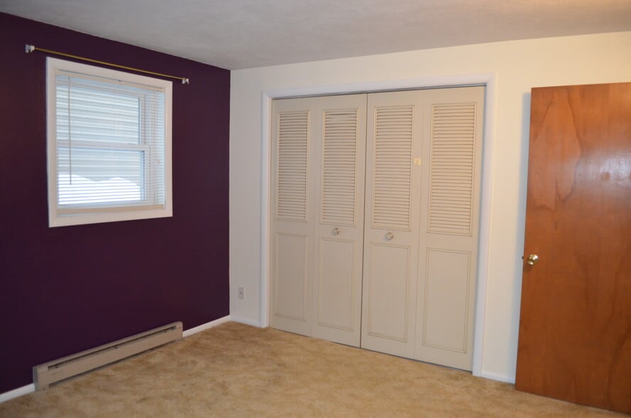 Bedroom - 606 S Halvorson St