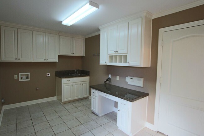 Building Photo - 1202 River Bend Dr