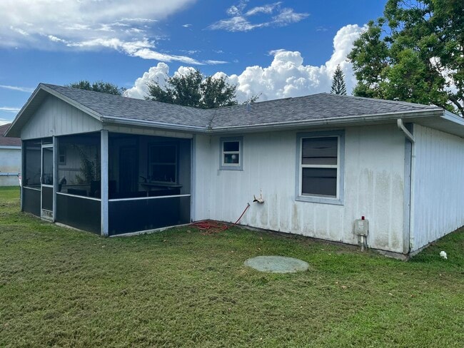 Building Photo - 2737 SE Helms Ave