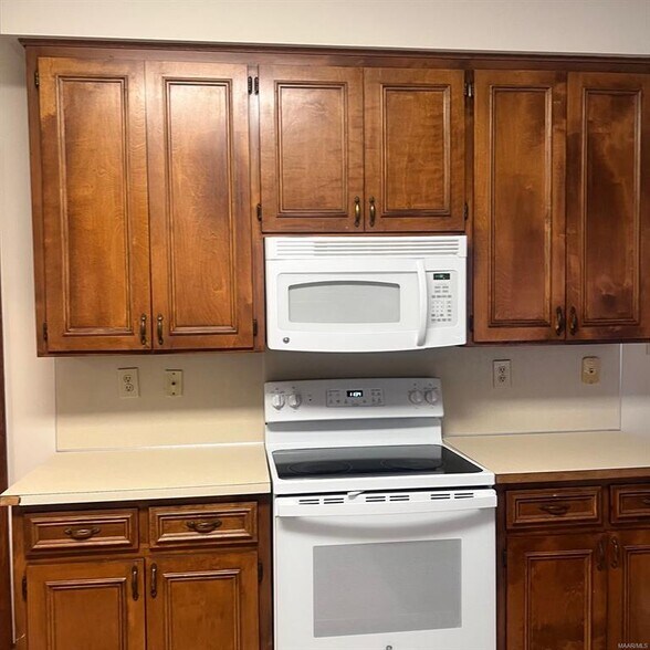 Building Photo - 8706 Twelve Oaks Ln