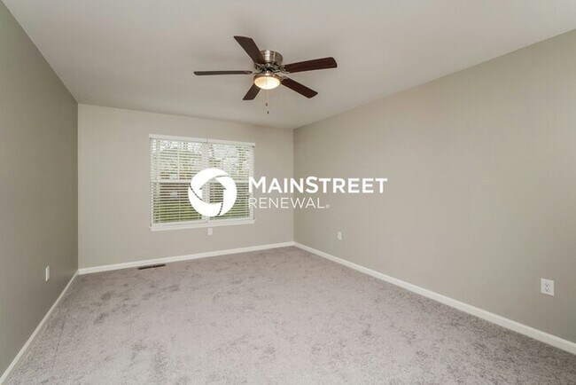 Building Photo - 3 Bedroom Pet-Friendly Home in Jeffersonville, IN with Main Street Renewal