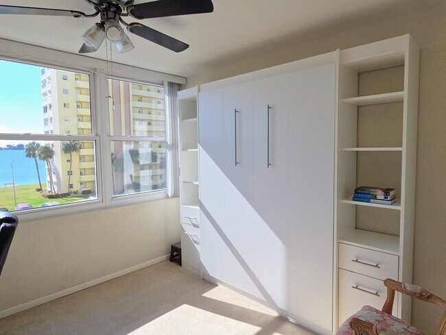 Building Photo - 4550 Cove Cir