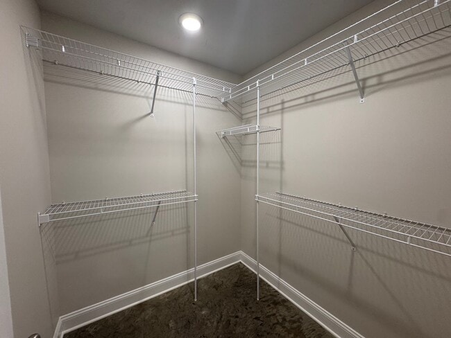 Building Photo - 5 Bedroom 2 Bathroom Home for Rent close t...