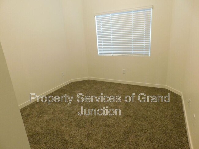 Building Photo - 662 Brookwillow Dr