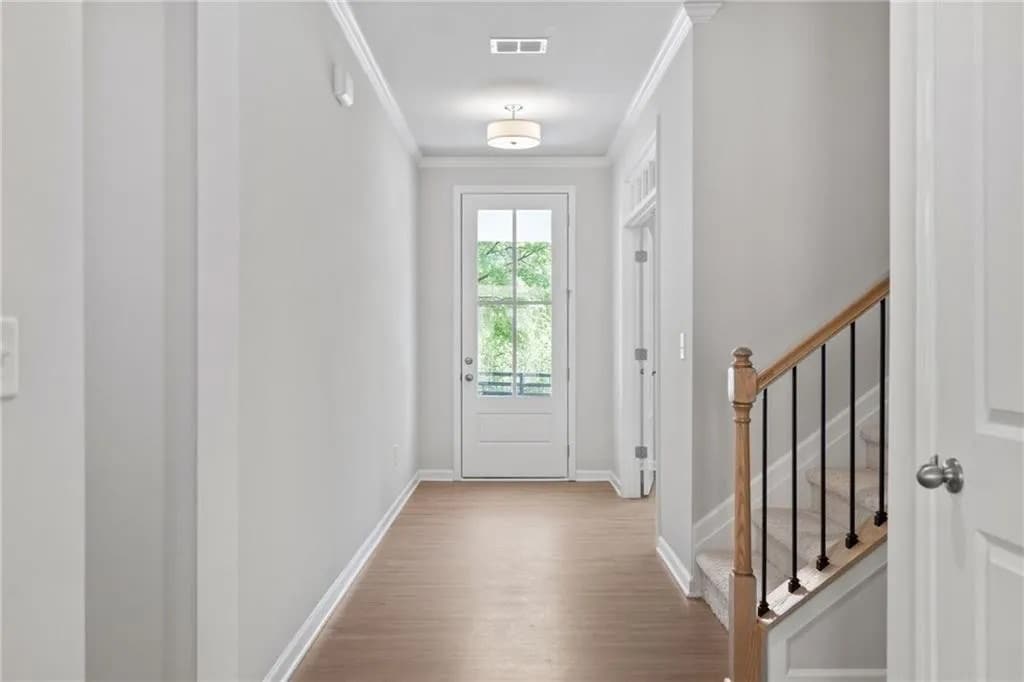 Building Photo - Room in House on Riverwood Dr