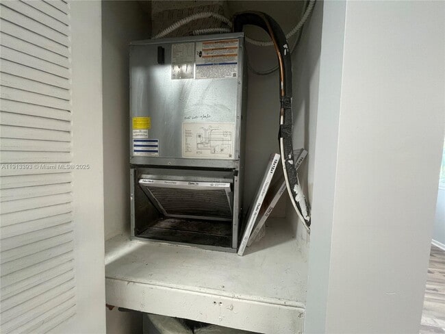 Building Photo - 6020 W Sample Rd