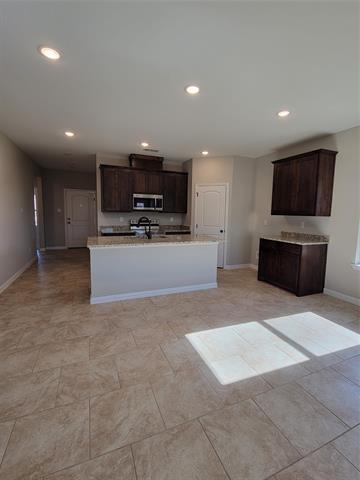 Building Photo - 129 Canales Cir