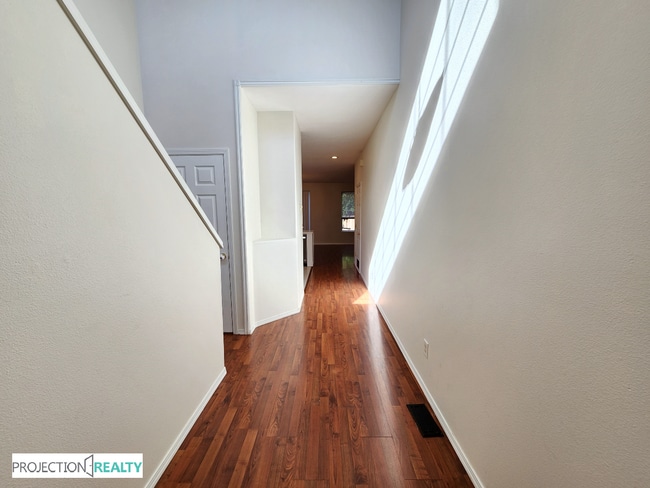 Building Photo - 849 NW Forest Creek Dr