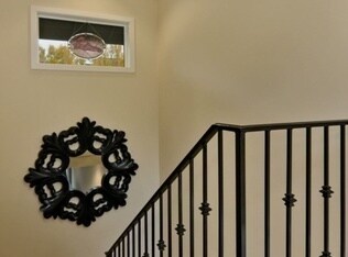 Building Photo - Lovely 2 Bedroom Townhouse in Magnolia.