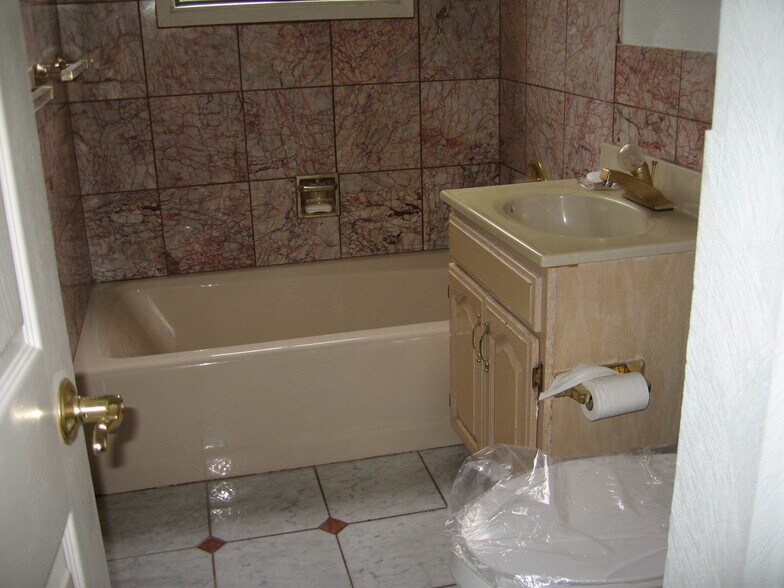 Building Photo - 409 Dellbrook Ave