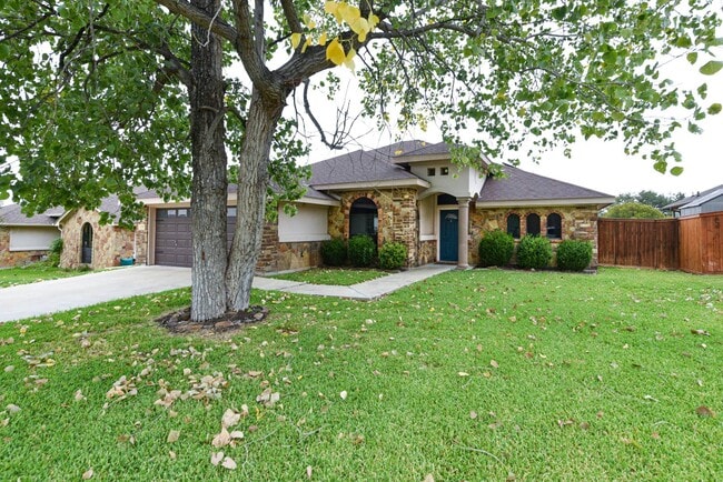 Building Photo - 7100 Almond Dr