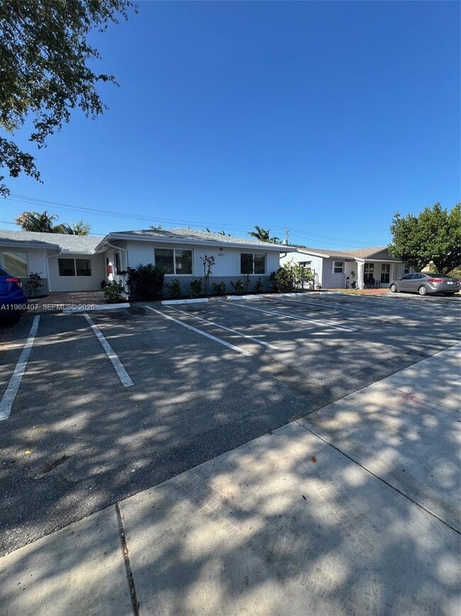 Building Photo - 1831 NE 56th St