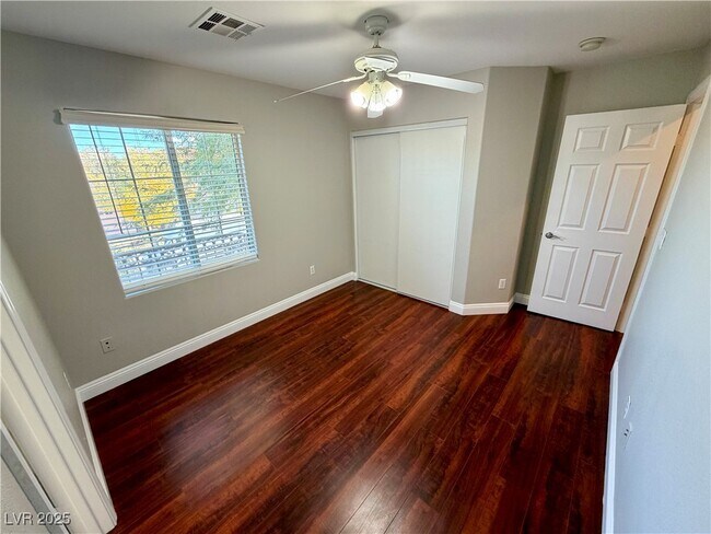 Building Photo - 2301 Summer Home St