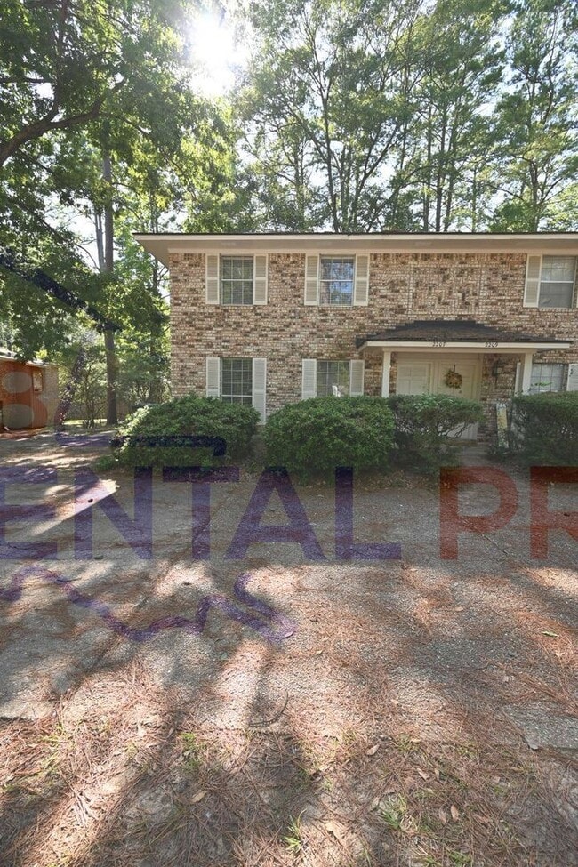 Building Photo - 2207 Lily Dr