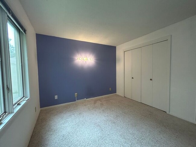 Building Photo - $3,350 | 5 Bedroom, 2.5 Bathroom House | P...