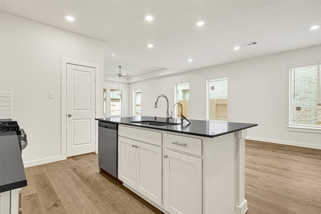 Building Photo - 17115 Bluebonnet Creek Trl