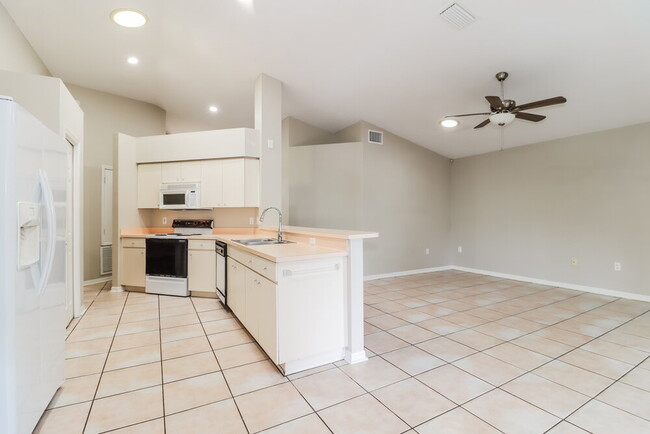 Building Photo - 2113 Cattleman Dr