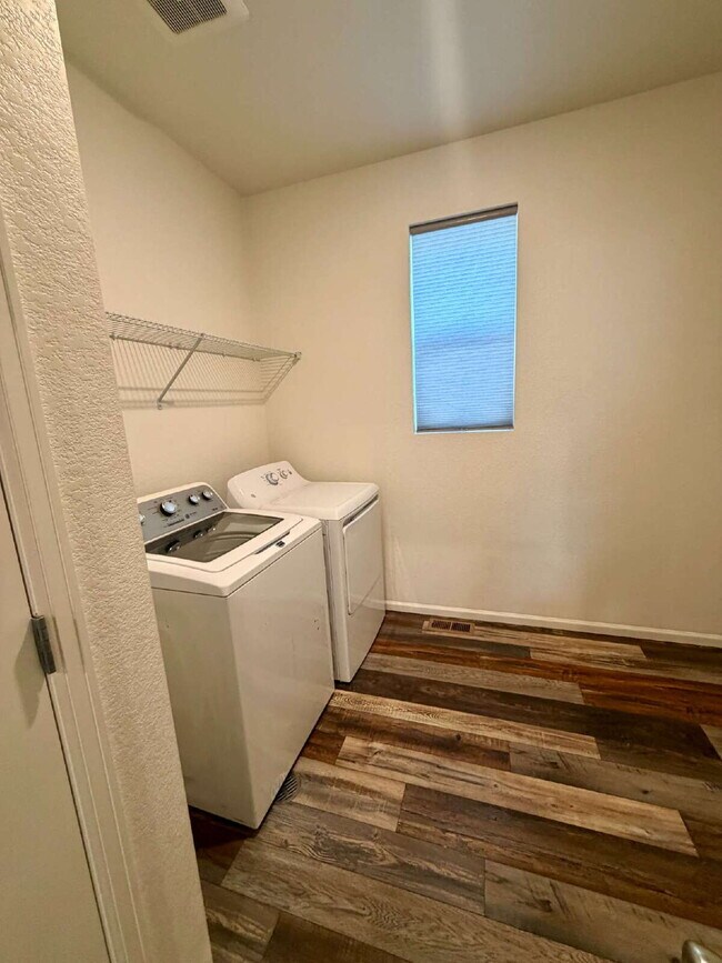 Building Photo - MOVE IN SPECIAL:   Move in before February 20th, 2026 receive $500 off of 1st Month’s Rent.