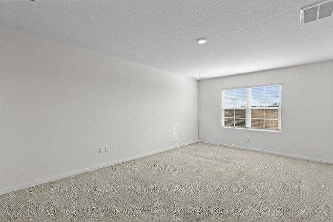 Building Photo - 6455 NW Castlebrook Ave