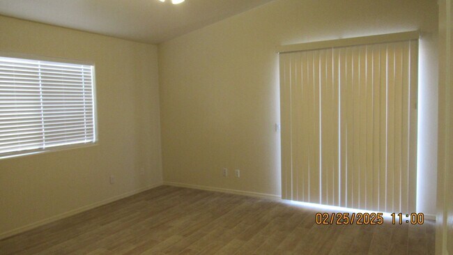 Building Photo - 2759 Palisades Dr