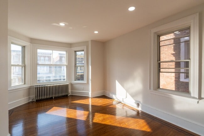 Building Photo - 5003 Pine St