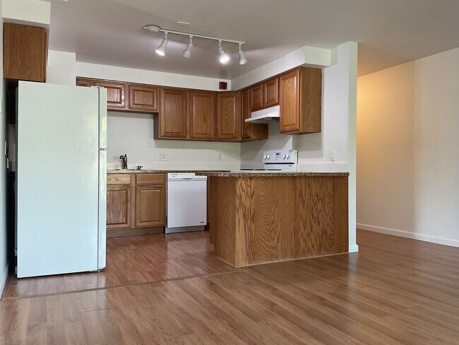 Building Photo - 1 Bed / 1 Bath Houghton condo in Kirkland $1,795/month