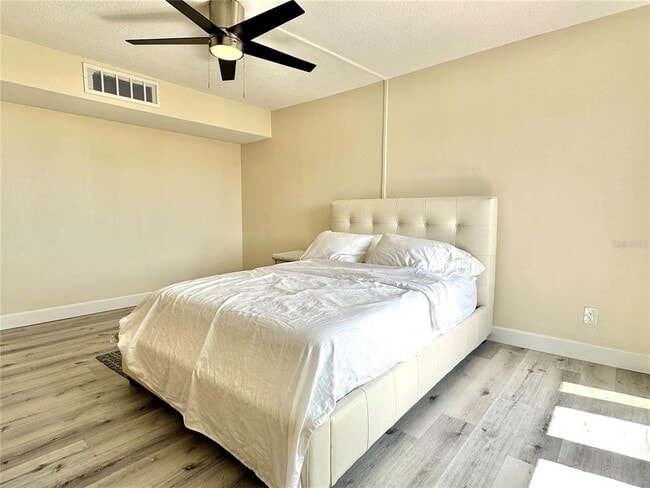 Building Photo - 855 Bayway Blvd