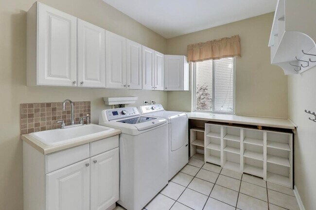 Building Photo - 410 Arlington Ln