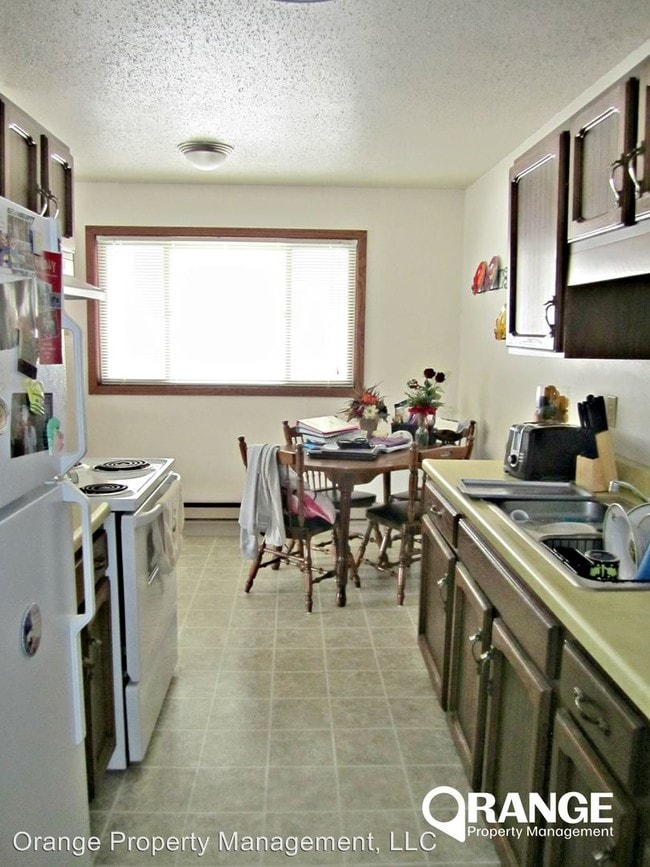 Building Photo - 1102-1110 Loy Ave