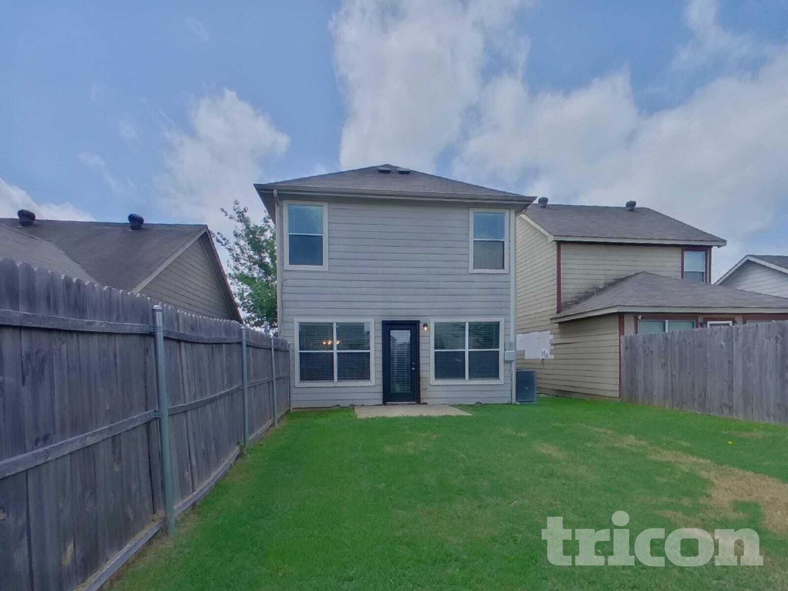 Building Photo - 1461 Pine Ln