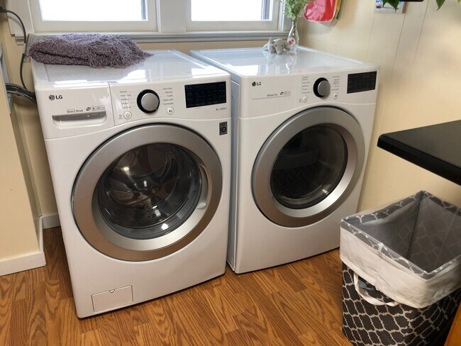 Building Photo - 3951 Hickory Ave