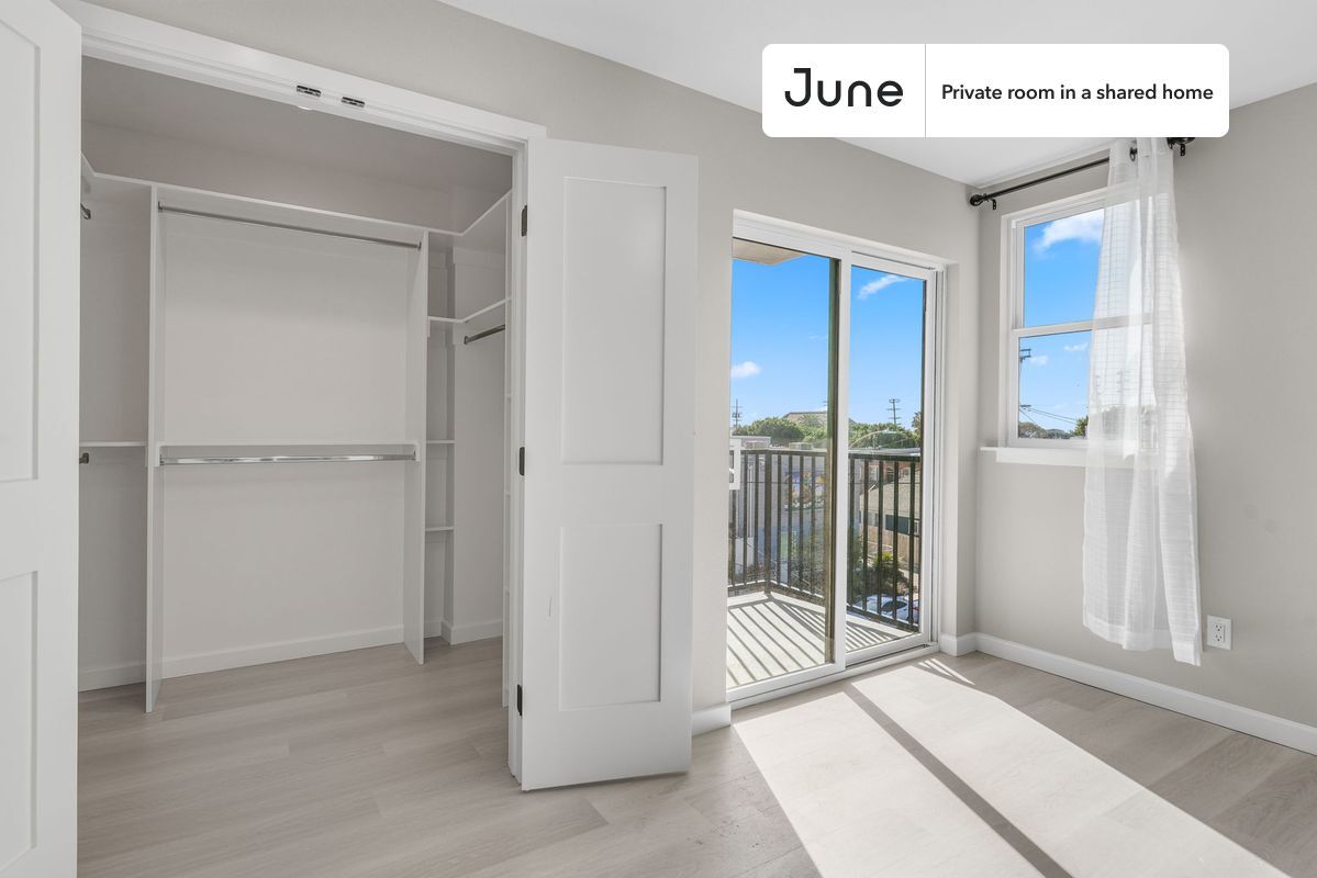 Building Photo - Room in Shared 5 bed/5 bath home