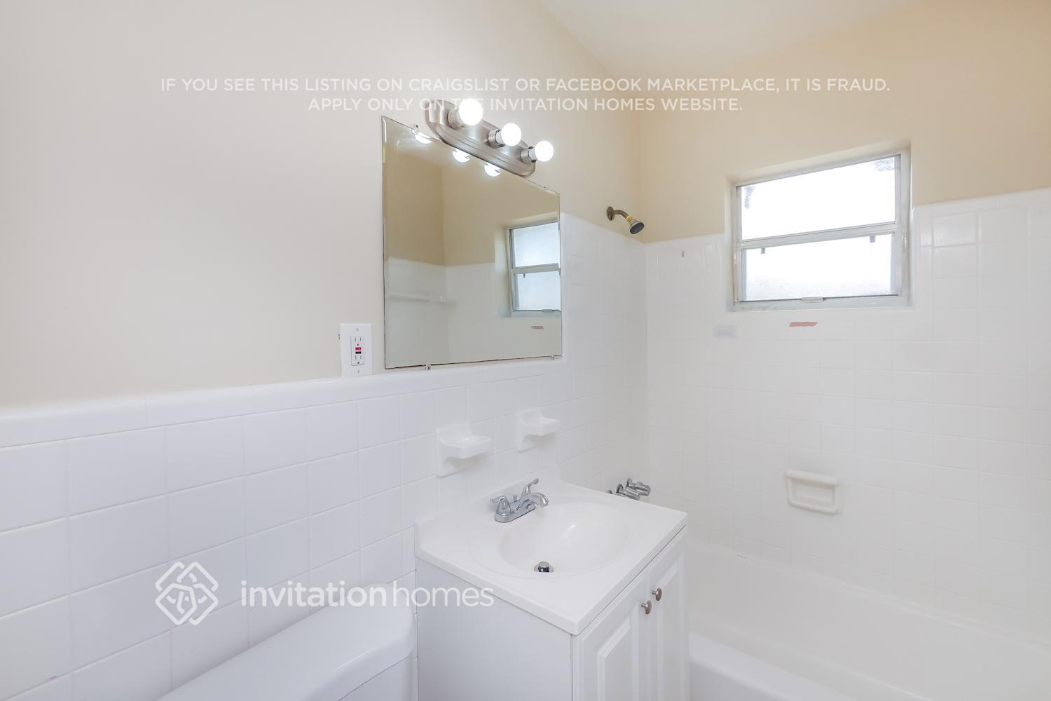 Building Photo - 1511 NE 205th Terrace