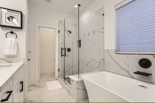 Building Photo - 1528 Chestnut St