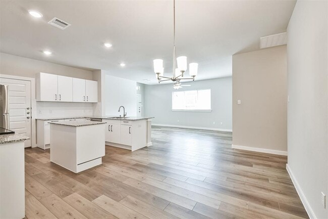 Building Photo - 25129 Pacific Wren Dr