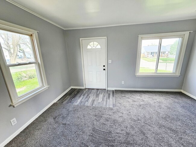 Building Photo - Move-In Ready 2BR/1BA Home w/ 2-Car Garage | Recently Updated