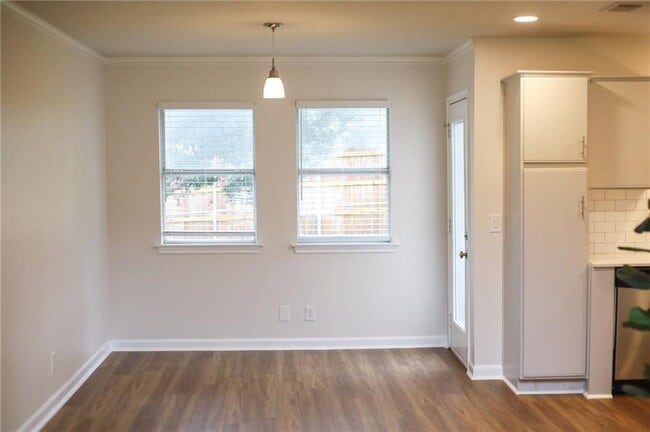 Building Photo - 830 Lone Star Dr