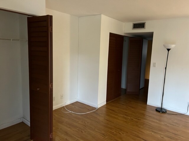 Building Photo - 231 Jacaranda Dr
