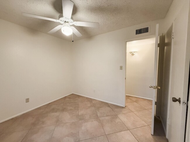 Building Photo - 3-Bedroom Gilbert Home with Tile Floors & ...