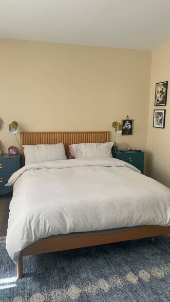 Building Photo - 11645 Montana Ave