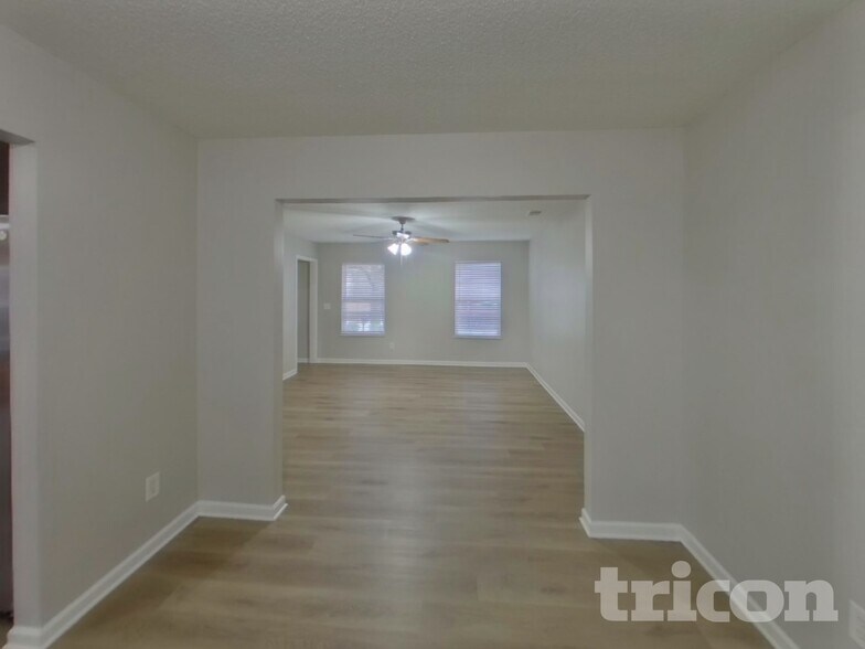 Building Photo - 2108 Wilkinson Dr