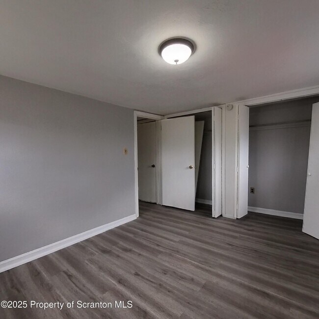 Building Photo - 37 Hickory St