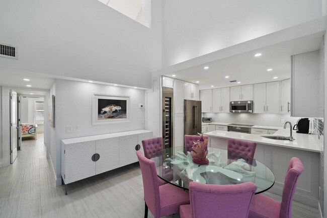 Building Photo - 3902 Fairway Dr N