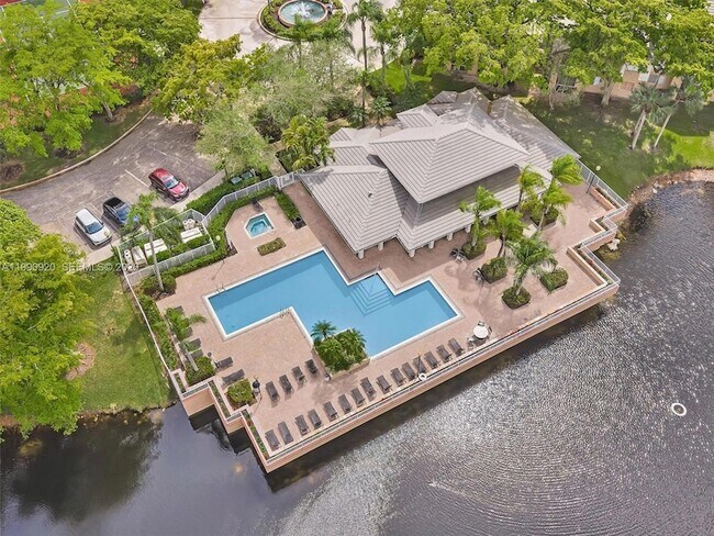 Building Photo - 9777 Westview Dr