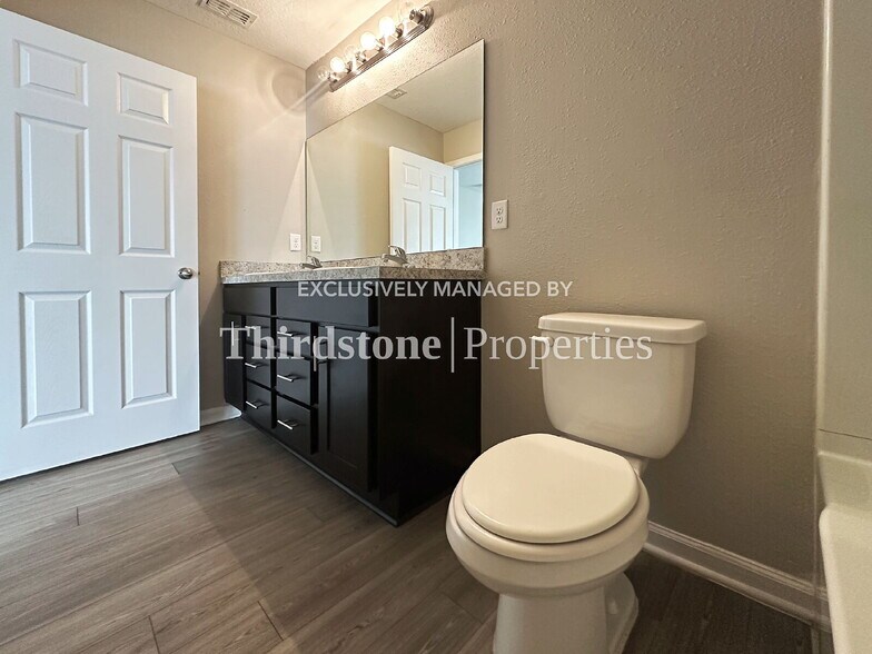 Building Photo - 938 Ardoon St