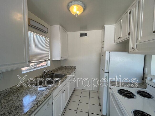 Building Photo - 550 El Cielo Rd