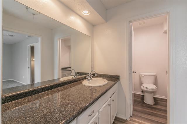 Building Photo - 2762 Parkchester Dr