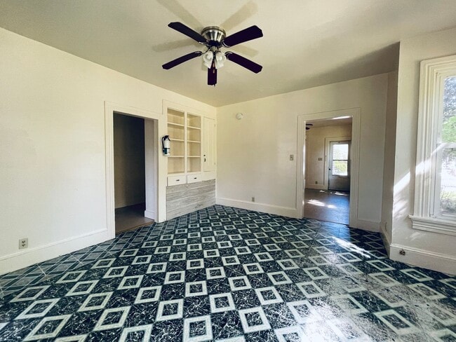 Building Photo - Spacious 3 Bedroom home FOR RENT in Bridge...