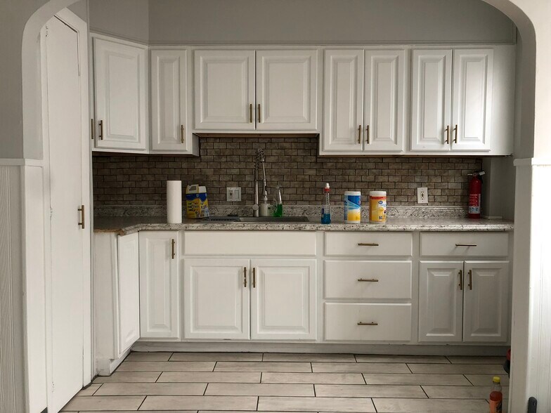 Kitchen - 22 Woonasquatucket Ave