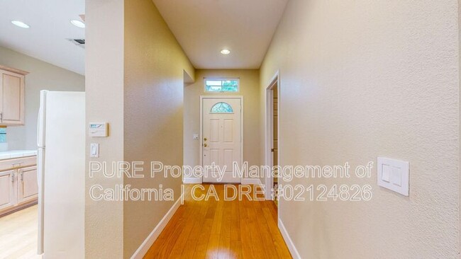 Building Photo - 121 Porterfield Creek Dr